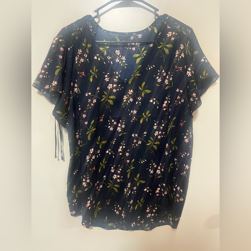 Ann Taylor Navy Floral Flutter Sleeve Blouse Size L